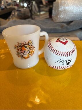 Vintage White Anchor Hocking by Fire King. Tony the Tiger mug & autographed
Ball